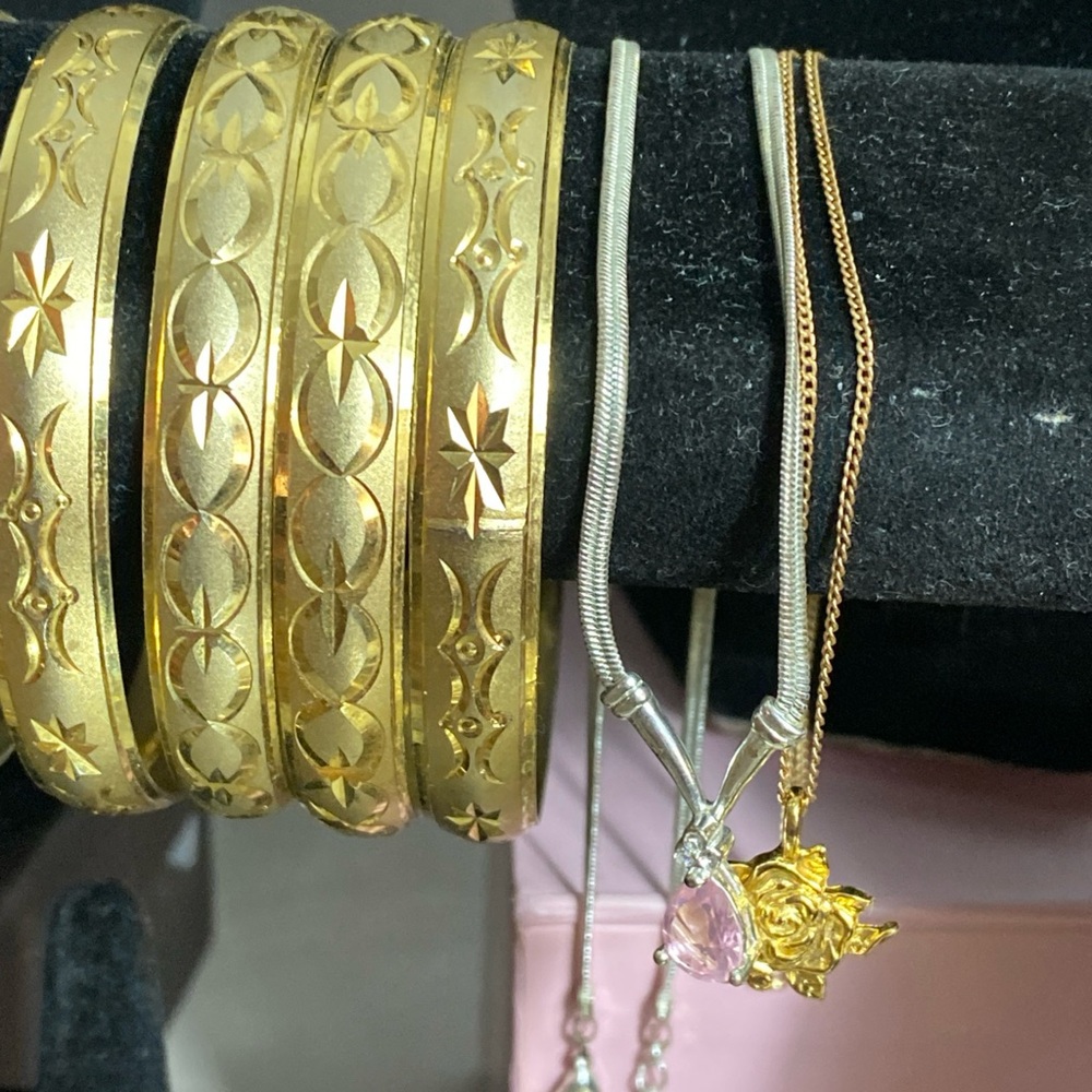 Vintage Jewelry Gold Plated, & Enamel Lot - Picture 7 of 16